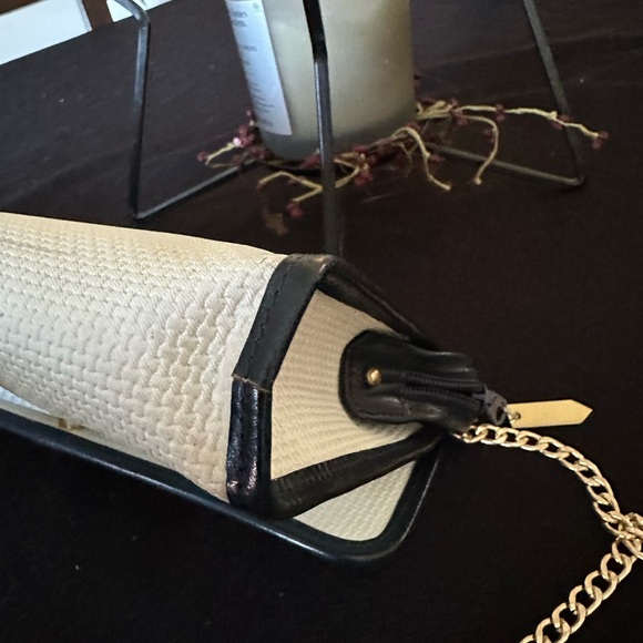 YSL clutch with chain. In excellent condition. Blue/white color w gold chain. - Picture 6 of 11